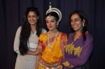 Shweta Tiwari, Deeya Singh at Giaa Singh rehearses Odissi dance in Mumbai on 3rd Oct 2013 (24).JPG